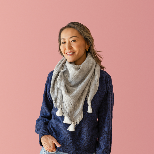 Gray cotton scarf with tassels