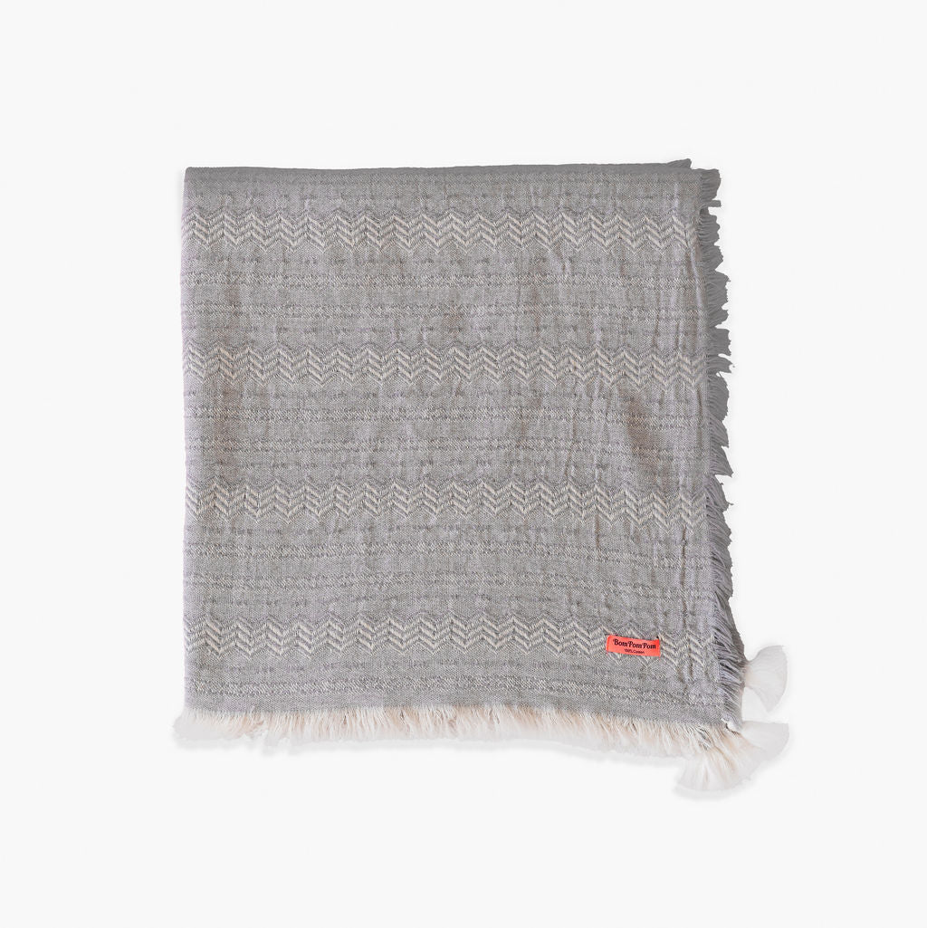 Gray cotton scarf with tassels